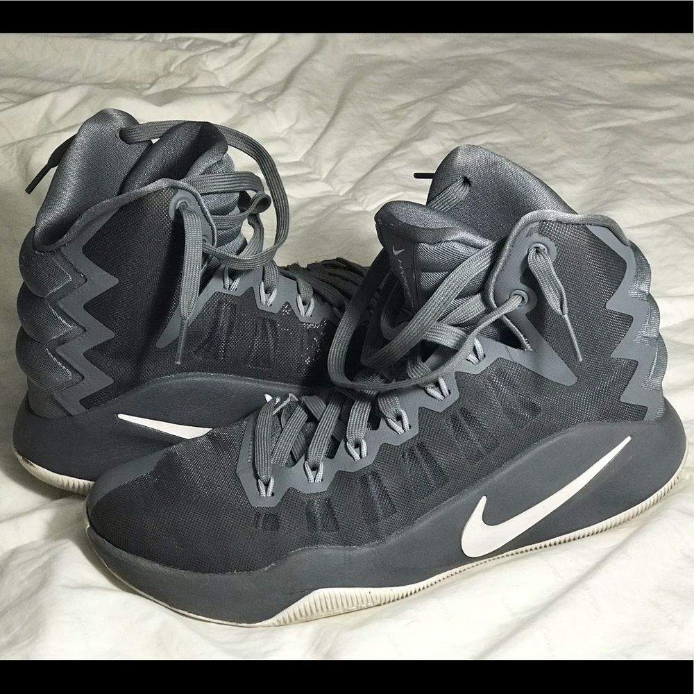 Men’s NIKE  basketball shoes
